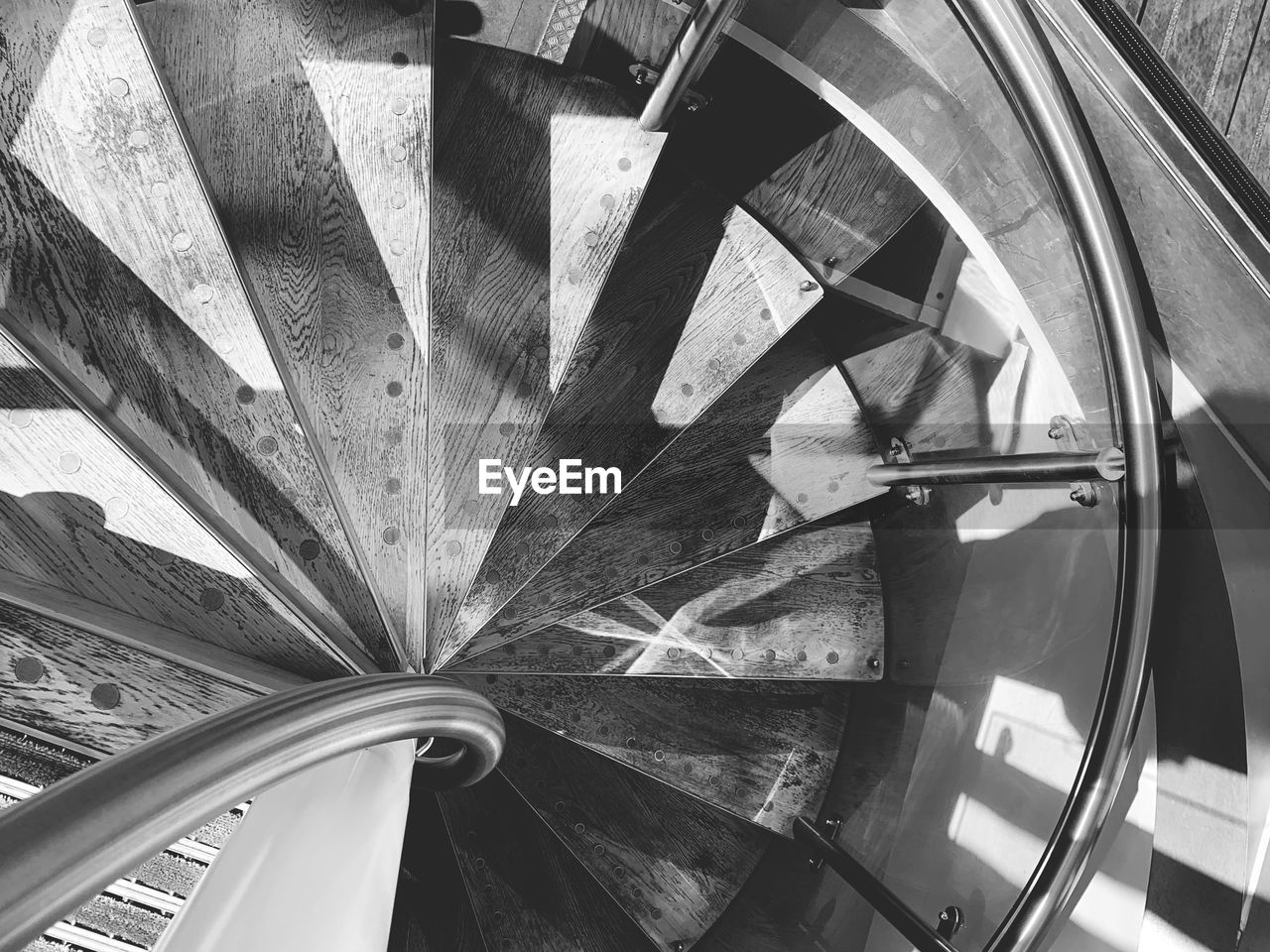 HIGH ANGLE VIEW OF SPIRAL STAIRCASE