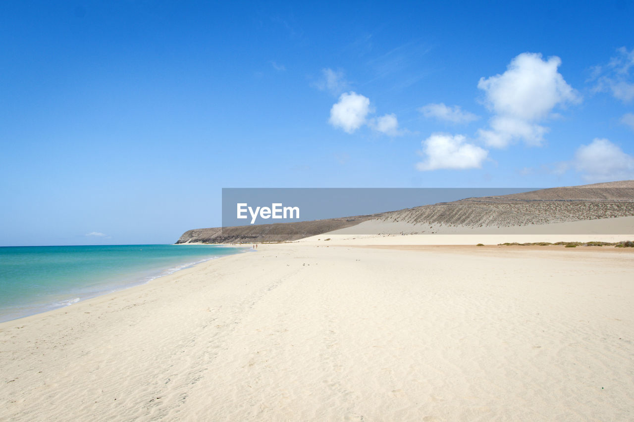 SCENIC VIEW OF BEACH AND SEA AGAINST SKY