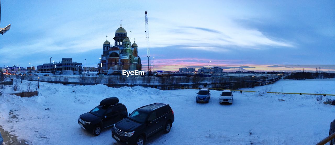 VIEW OF SNOW ON CITY