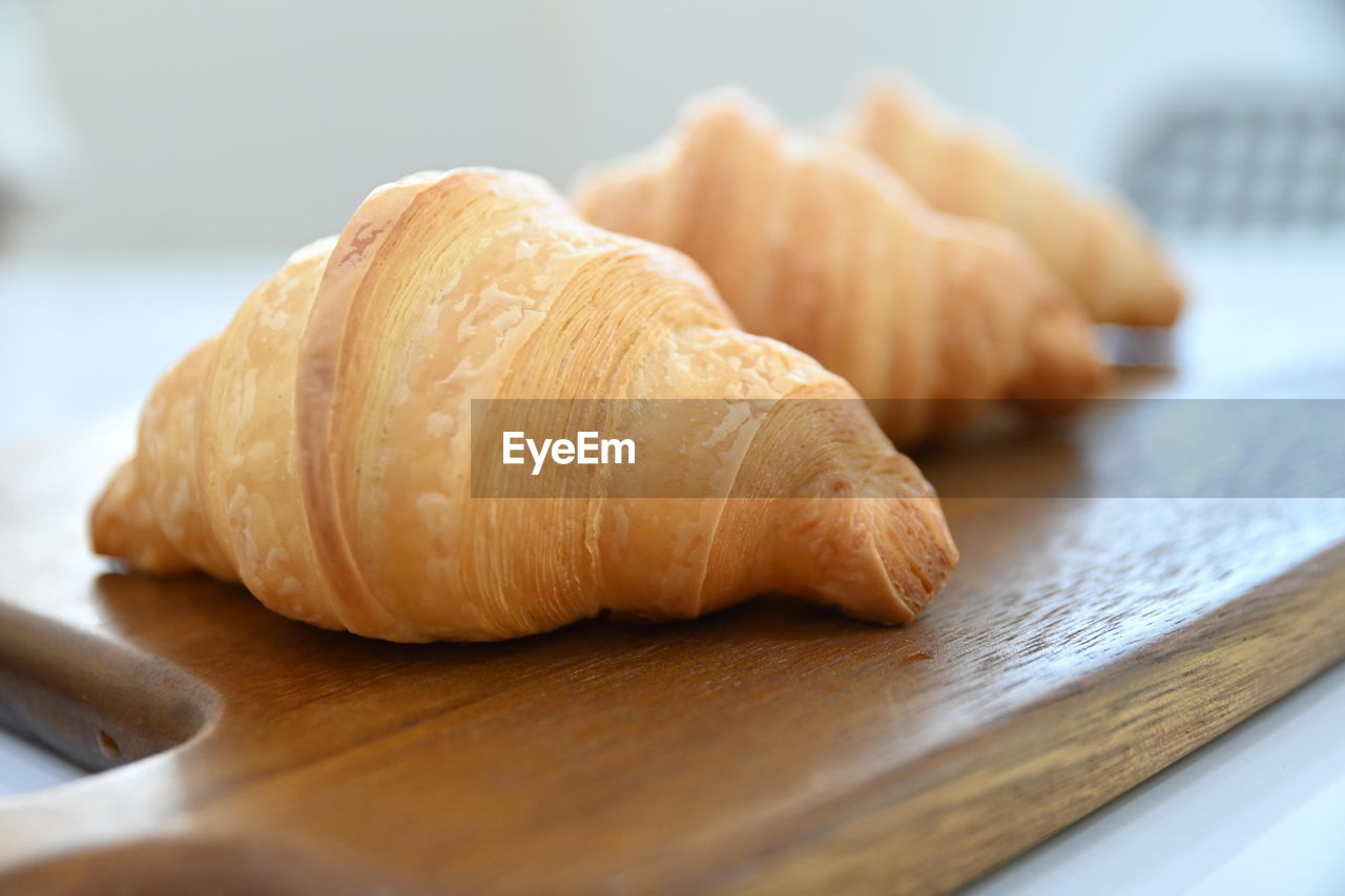 CLOSE-UP OF BREAD ON TABLE