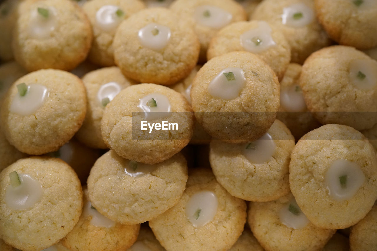 FULL FRAME SHOT OF COOKIES IN PLATE