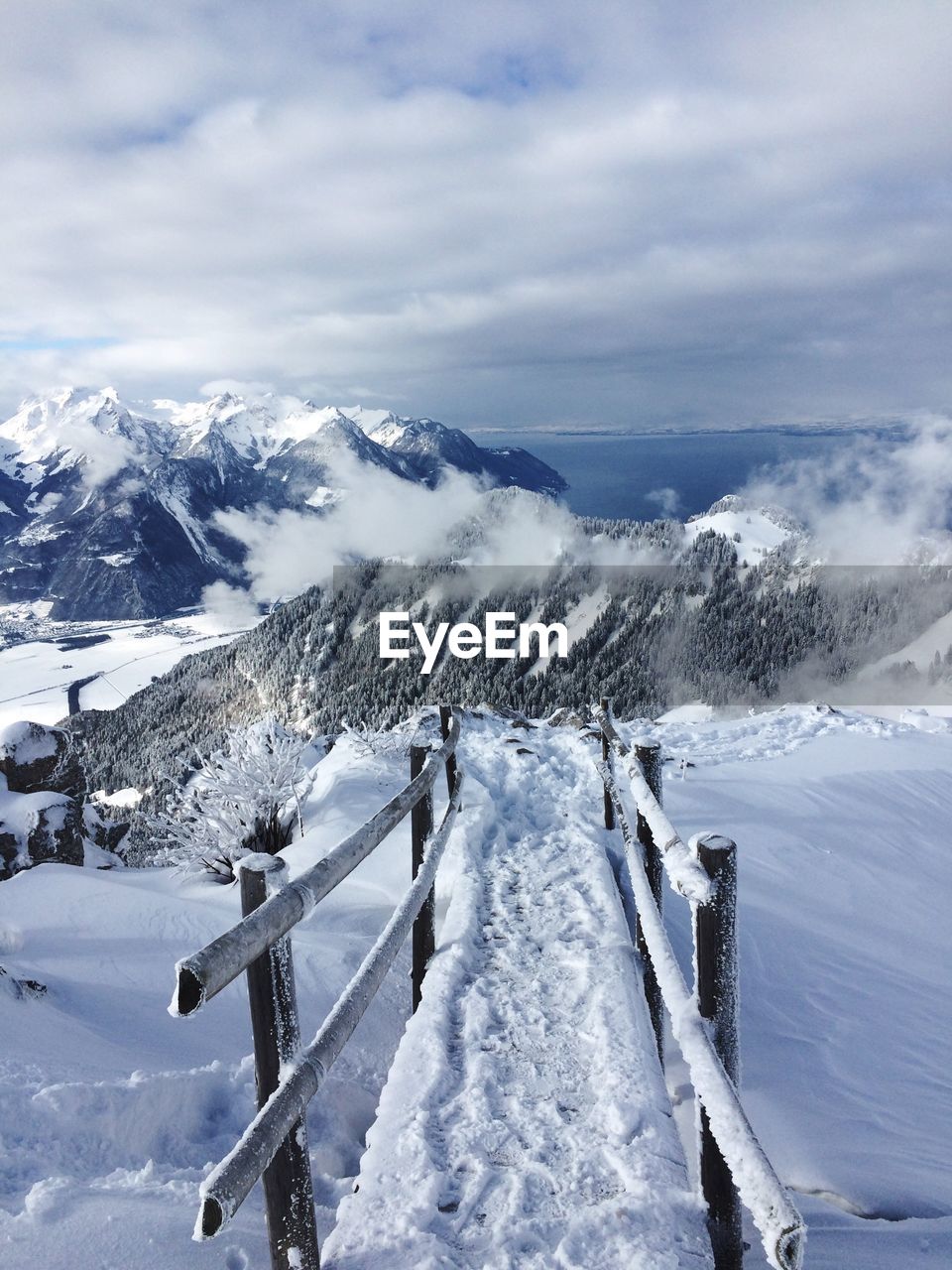 AERIAL VIEW OF SNOWCAPPED MOUNTAINS AGAINST SKY