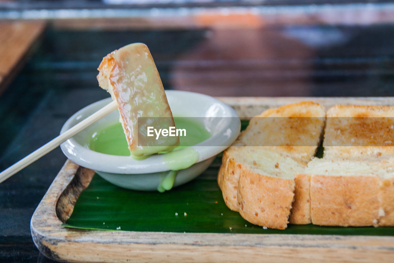 Close-up of bread with dip in tray on table
