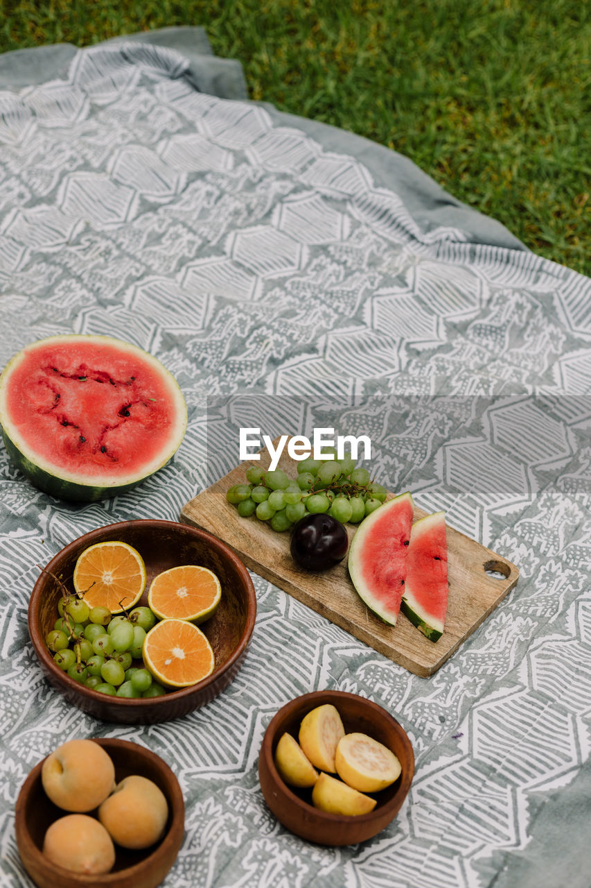 HIGH ANGLE VIEW OF FRUITS ON TABLE