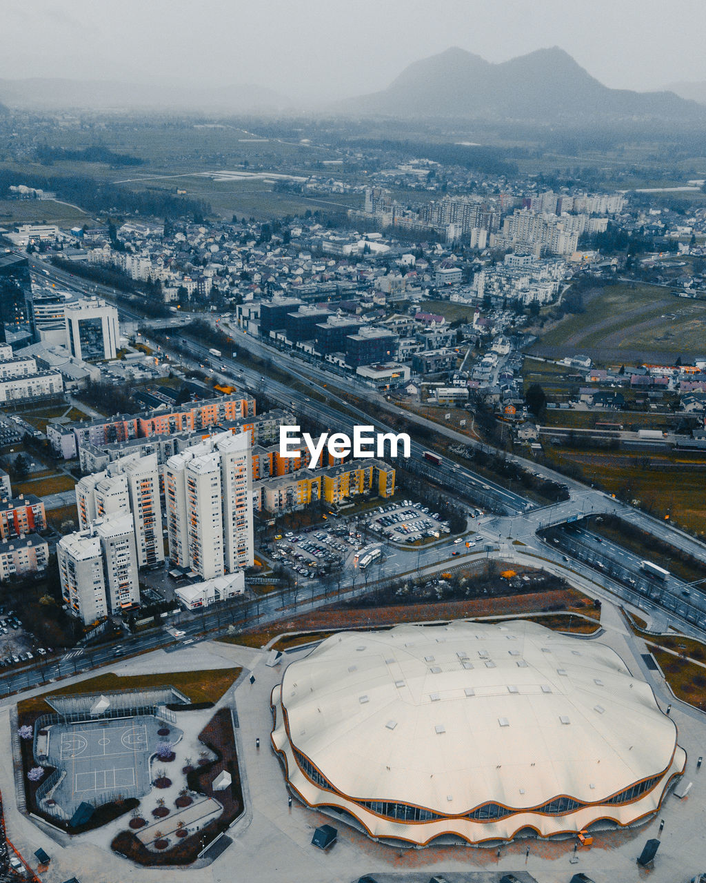 HIGH ANGLE VIEW OF BUILDINGS IN CITY