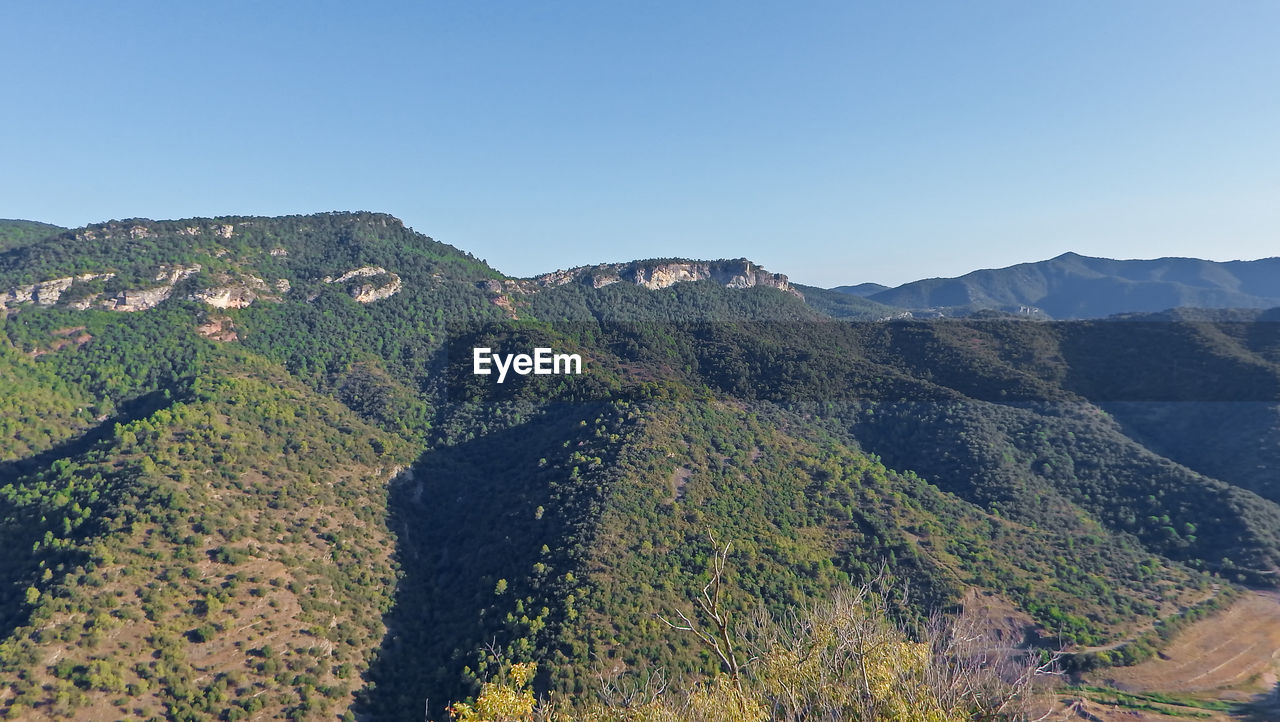 PANORAMIC VIEW OF MOUNTAIN AGAINST CLEAR SKY