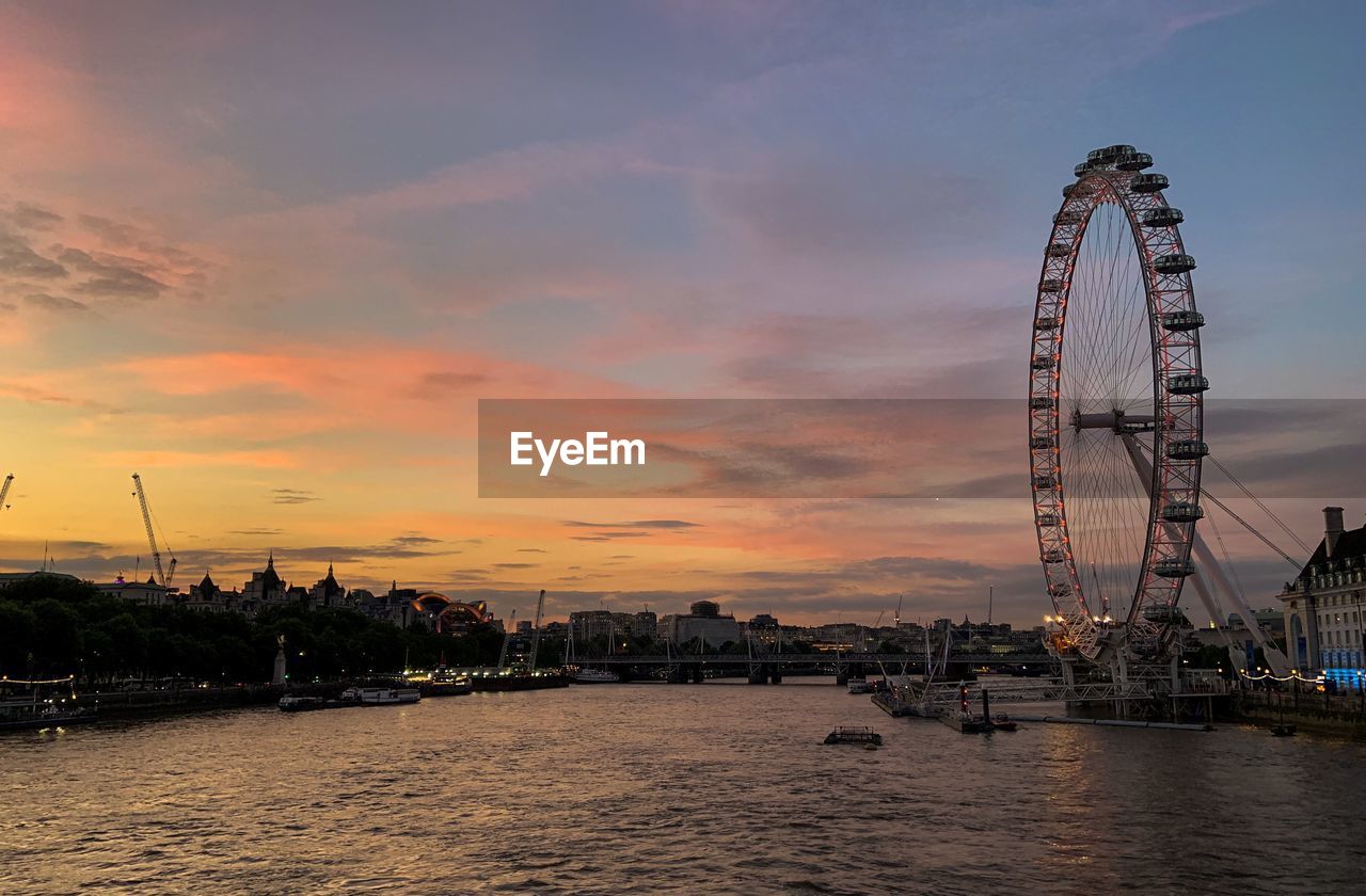 Sunset over the thames river 