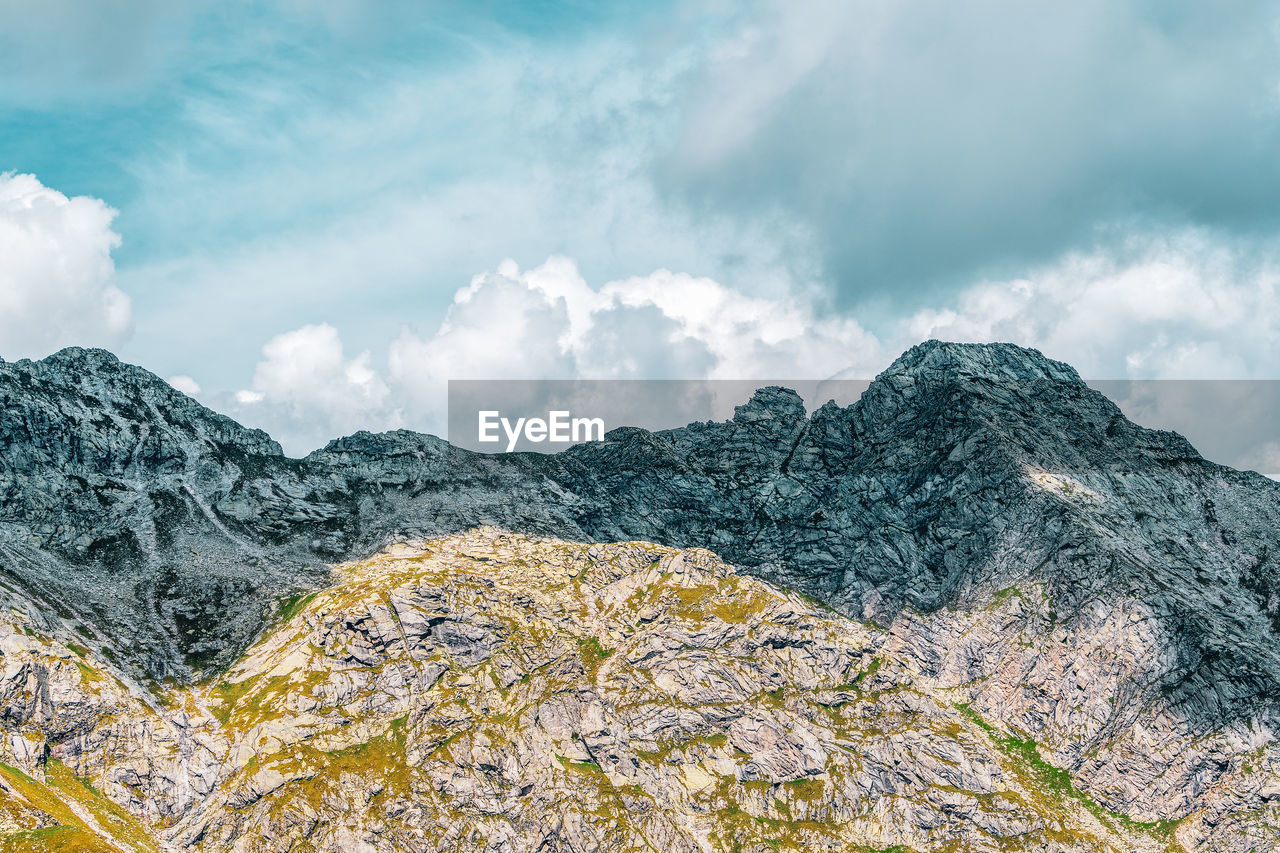 SCENIC VIEW OF SNOWCAPPED MOUNTAIN AGAINST SKY DURING WINTER