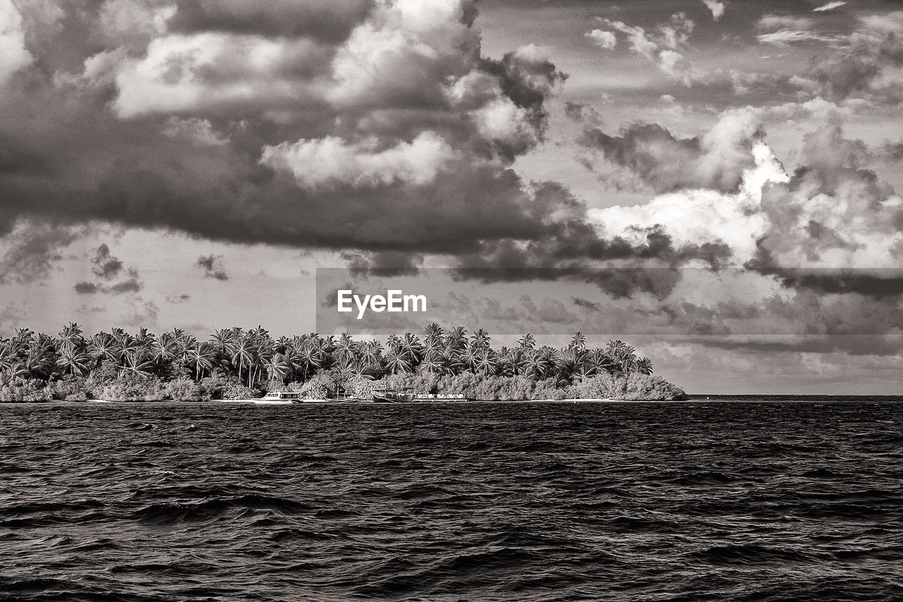 PANORAMIC VIEW OF SEA AGAINST THE SKY