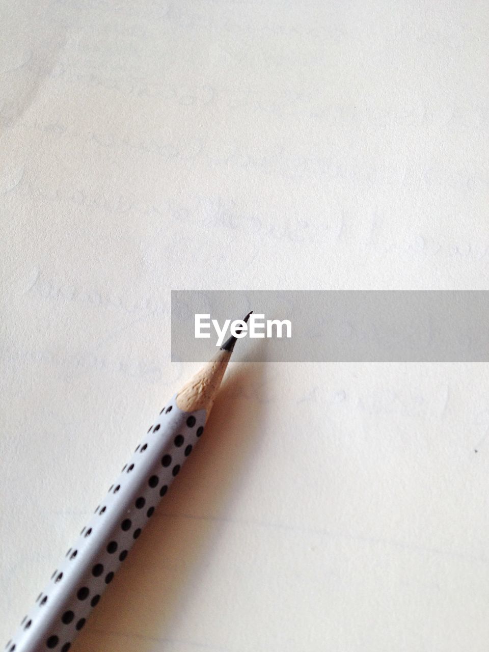 CLOSE-UP OF PEN ON TABLE