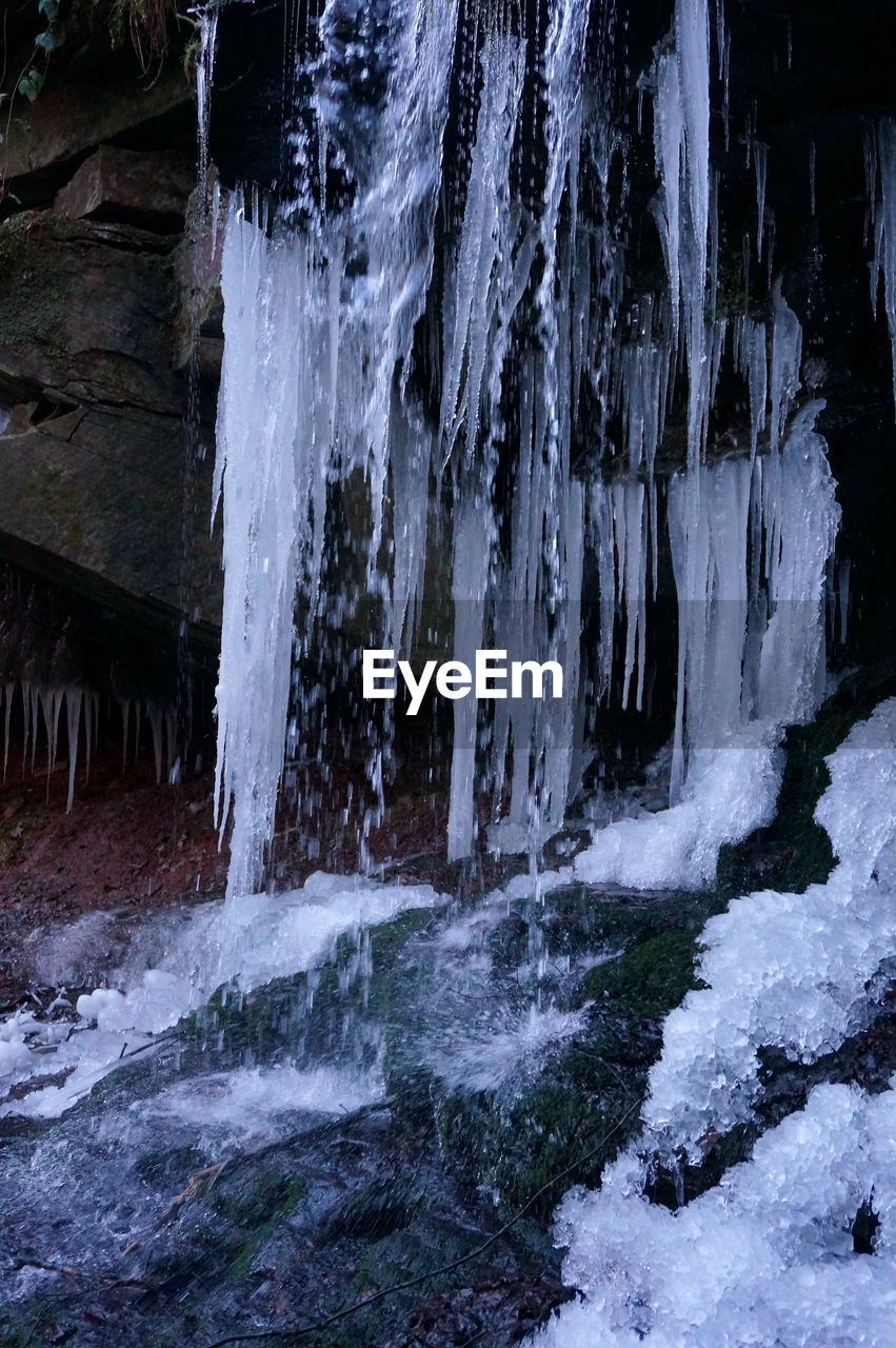 CLOSE-UP OF WATER SPLASHING FOUNTAIN