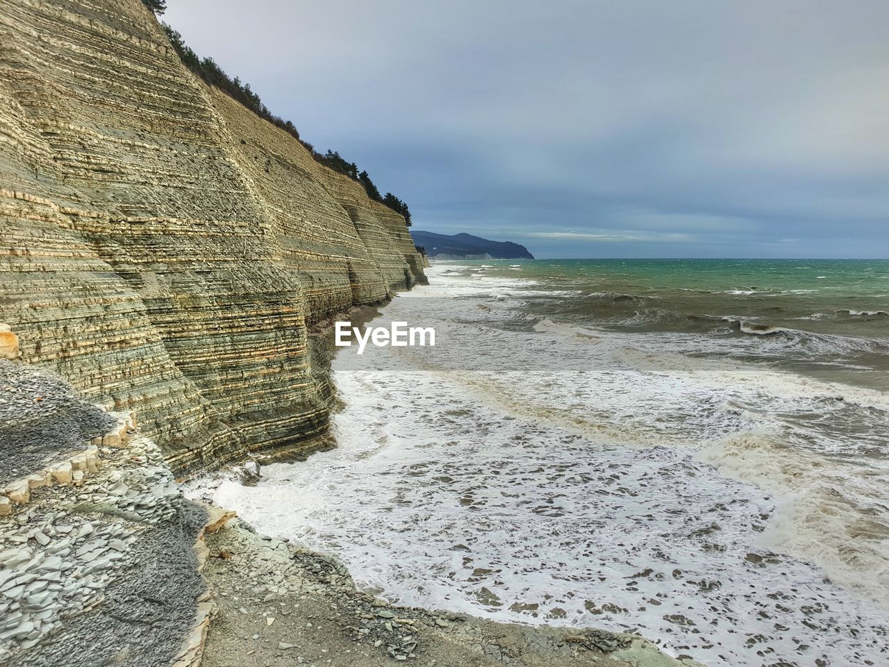 PANORAMIC VIEW OF BEACH AGAINST SKY