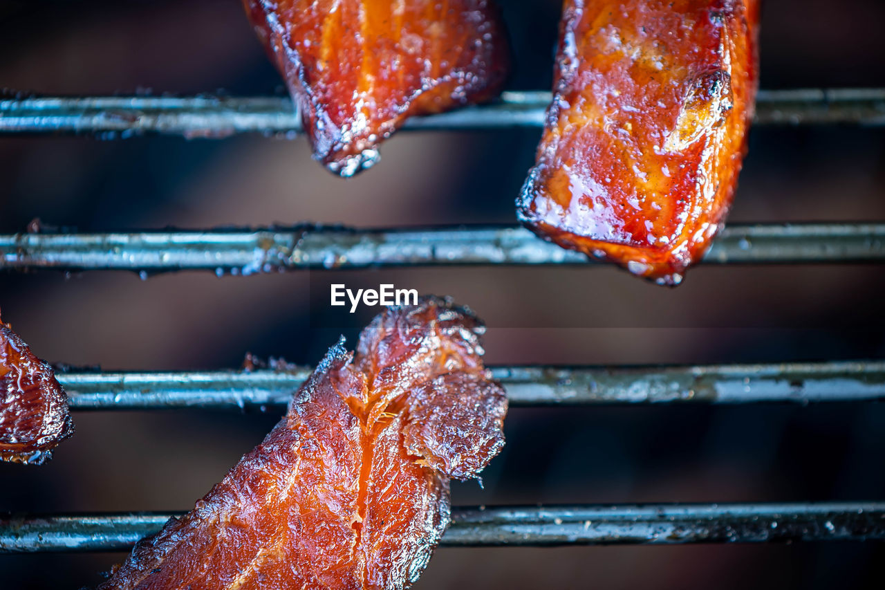 CLOSE-UP OF BARBECUE GRILL