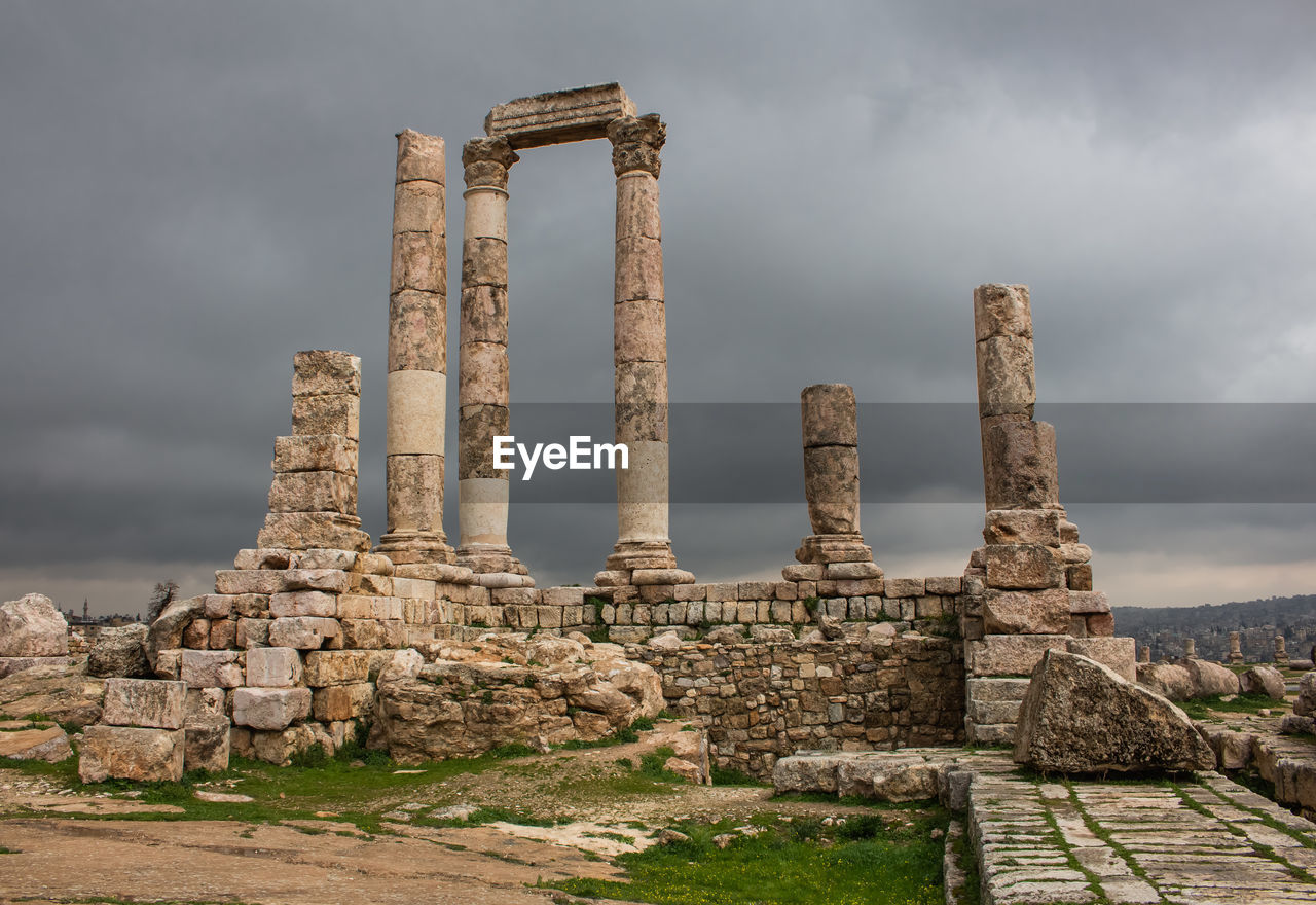 OLD RUINS OF TEMPLE AGAINST SKY