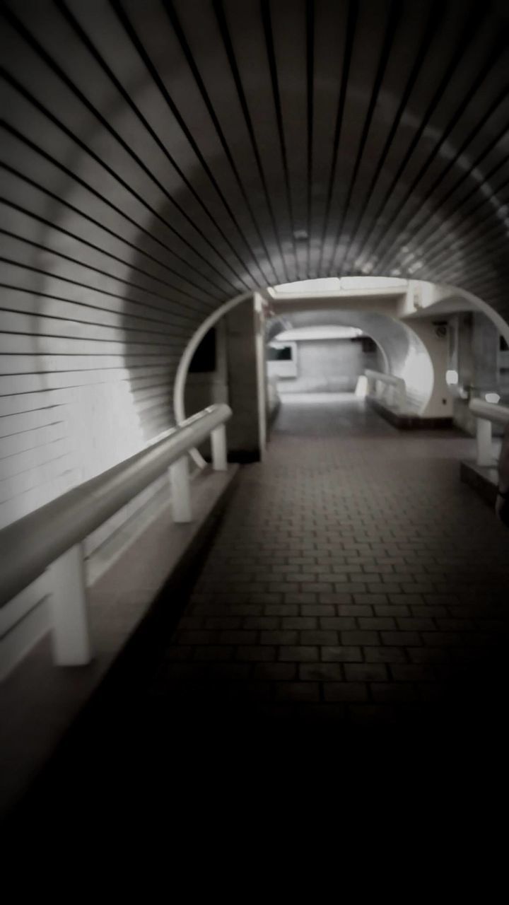 UNDERGROUND WALKWAY IN SUBWAY