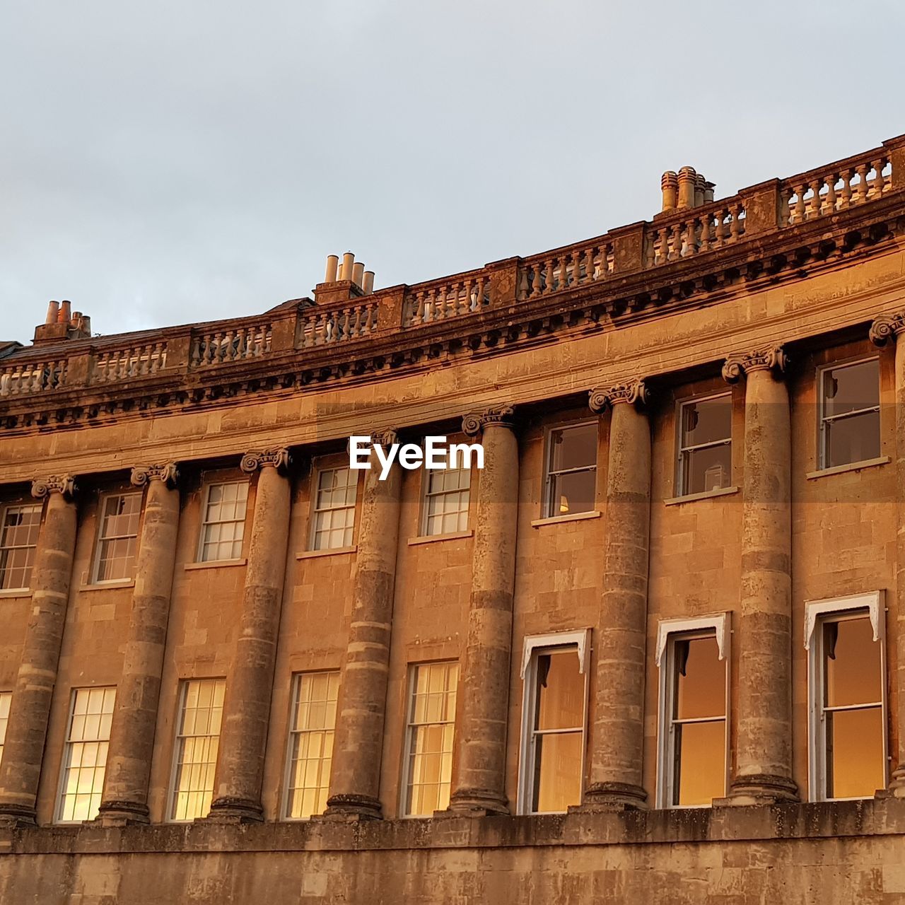 LOW ANGLE VIEW OF HISTORICAL BUILDING AGAINST SKY