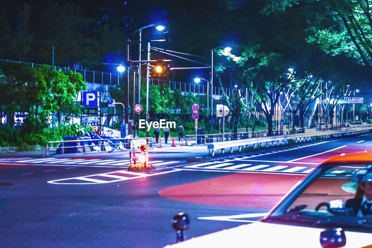 STREET LIGHT ON ROAD AT NIGHT