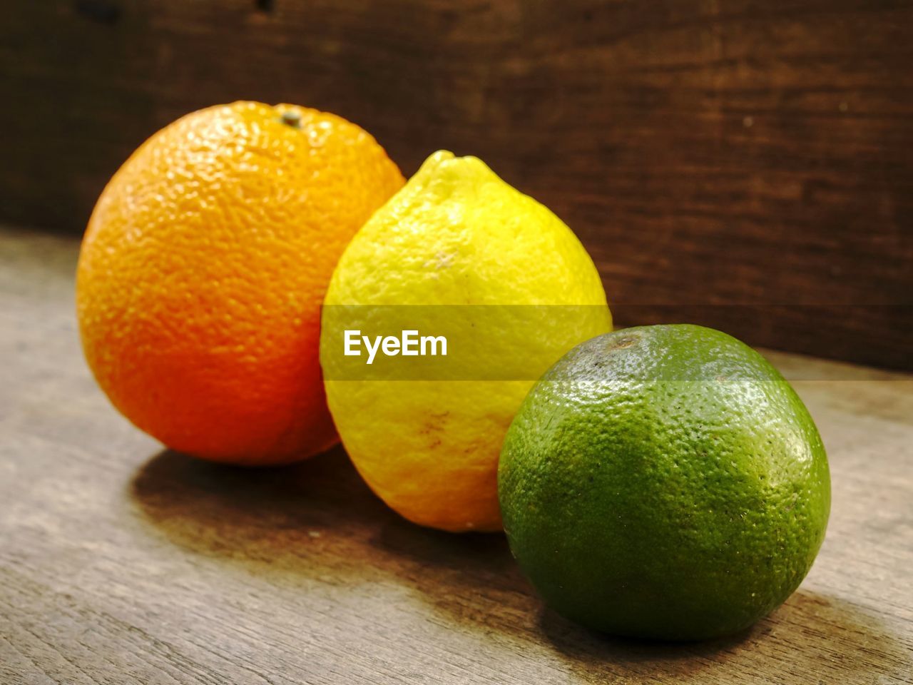 CLOSE-UP OF FRUIT ON TABLE