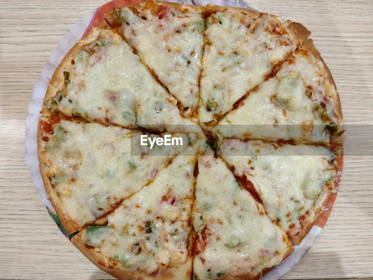 CLOSE-UP OF PIZZA ON TABLE