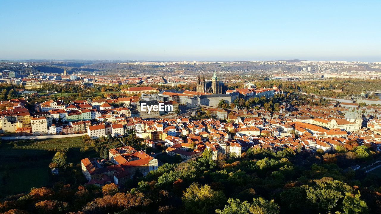 HIGH ANGLE VIEW OF CITYSCAPE AGAINST CLEAR BLUE SKY