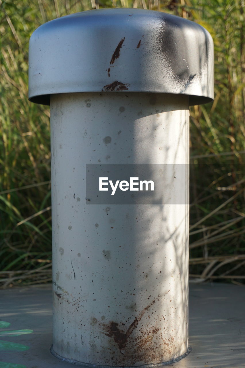 CLOSE-UP OF WATER IN CONTAINER