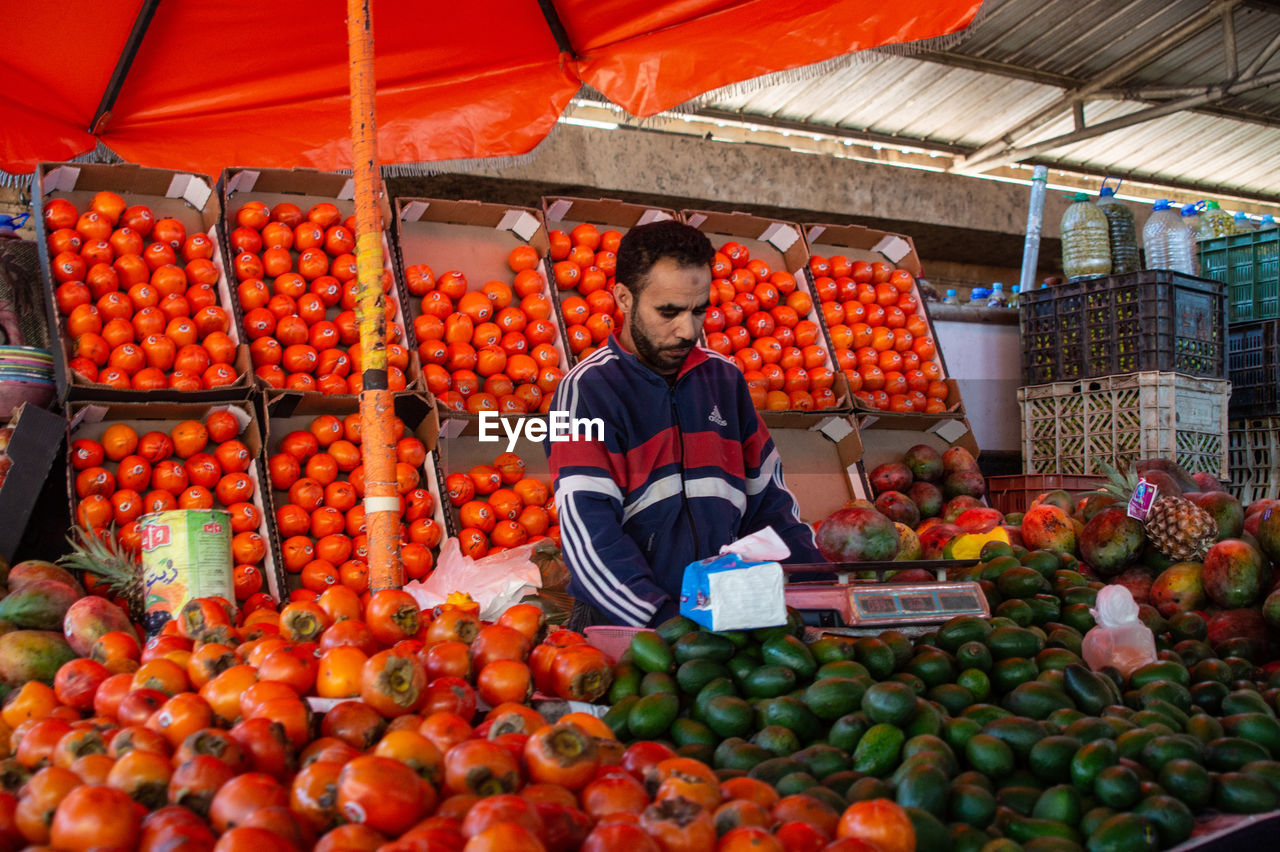 FULL FRAME SHOT OF FRUITS FOR SALE IN MARKET