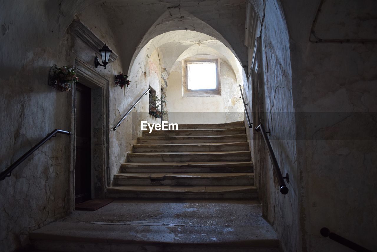 INTERIOR OF ABANDONED BUILDING