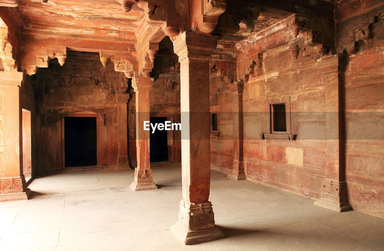 Columns at jodha bai palace