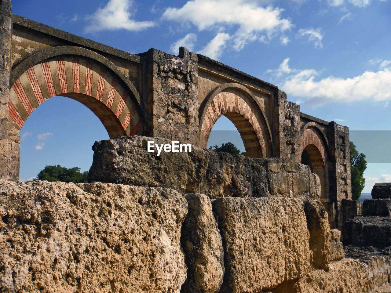 LOW ANGLE VIEW OF OLD RUINS AGAINST SKY