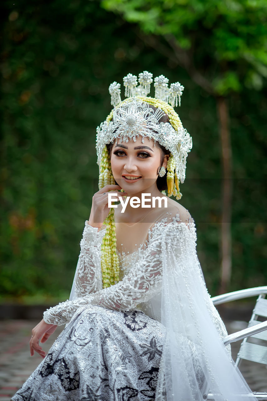 Potret javanese traditional bride. indonesian bride.