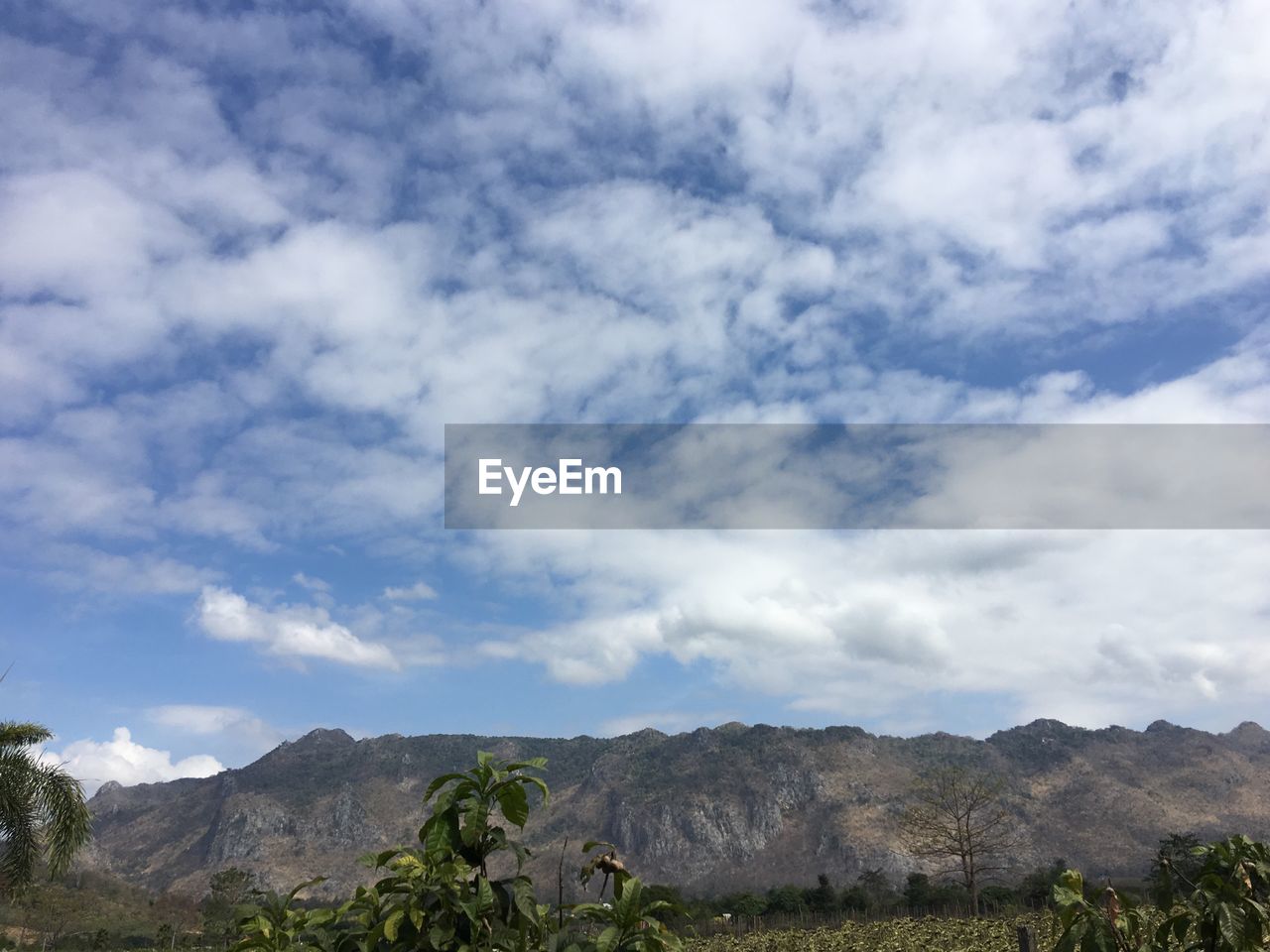 SCENIC VIEW OF LANDSCAPE AND MOUNTAINS AGAINST SKY