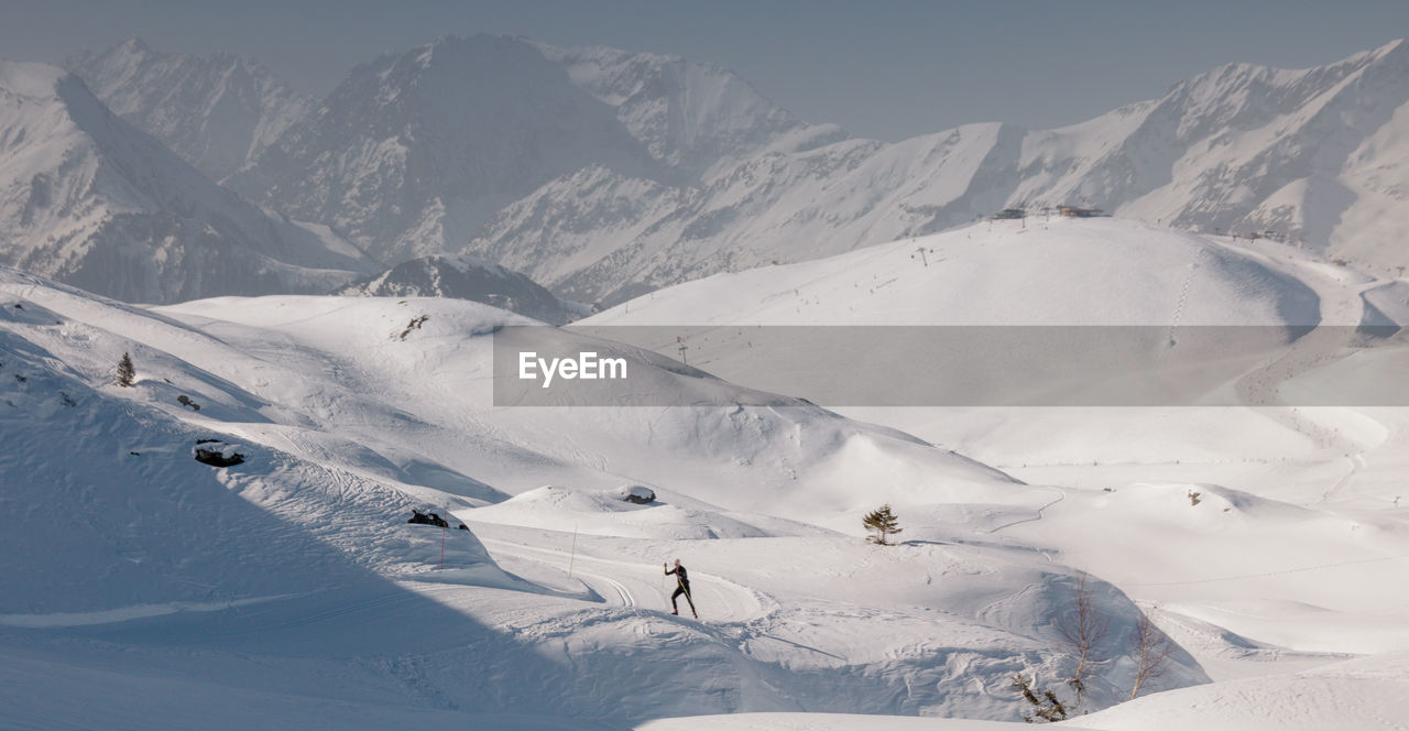 Cross-country skiing at the resort of alpe d'huez in the middle of the snowy mountains in oisans 