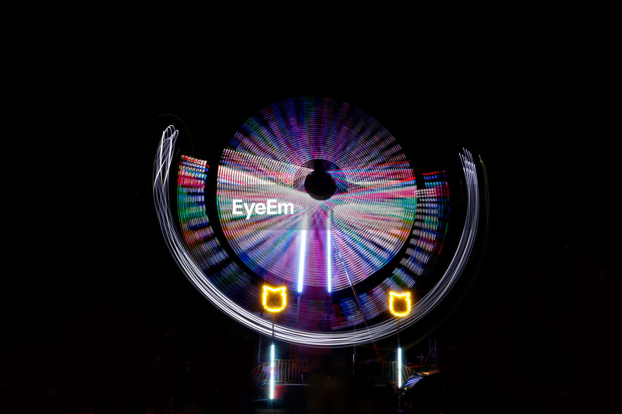 ILLUMINATED FERRIS WHEEL IN NIGHT