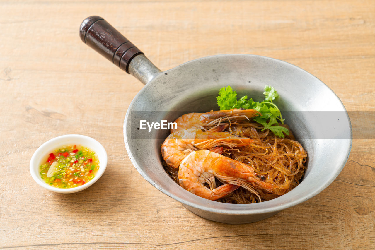 HIGH ANGLE VIEW OF FOOD ON TABLE