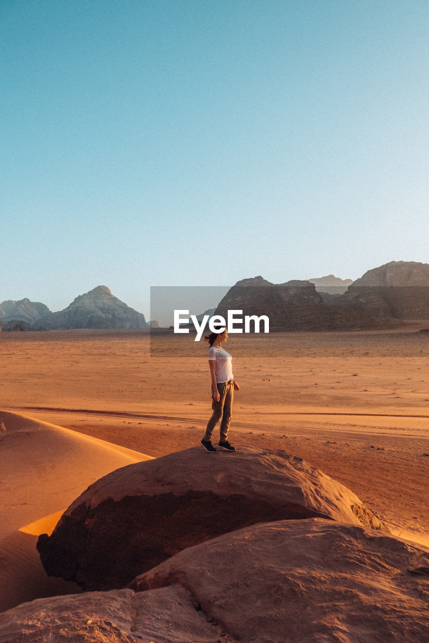 Lost in the desert / wadi rum jordan