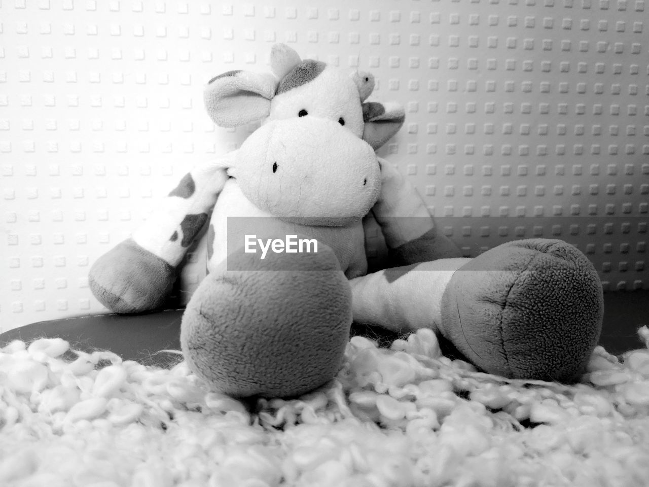 CLOSE-UP OF STUFFED TOYS ON BED