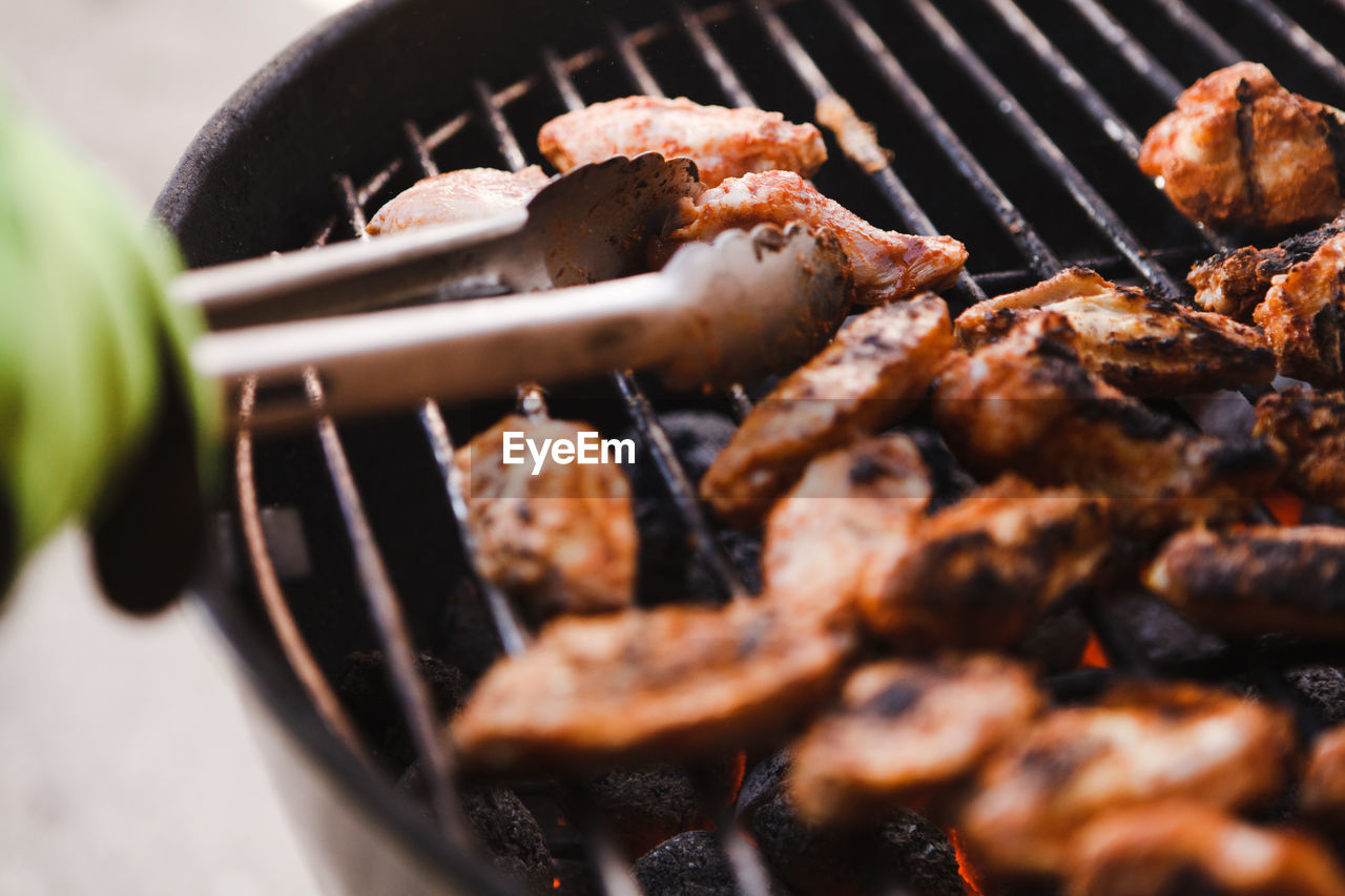 CLOSE-UP OF MEAT IN BARBECUE