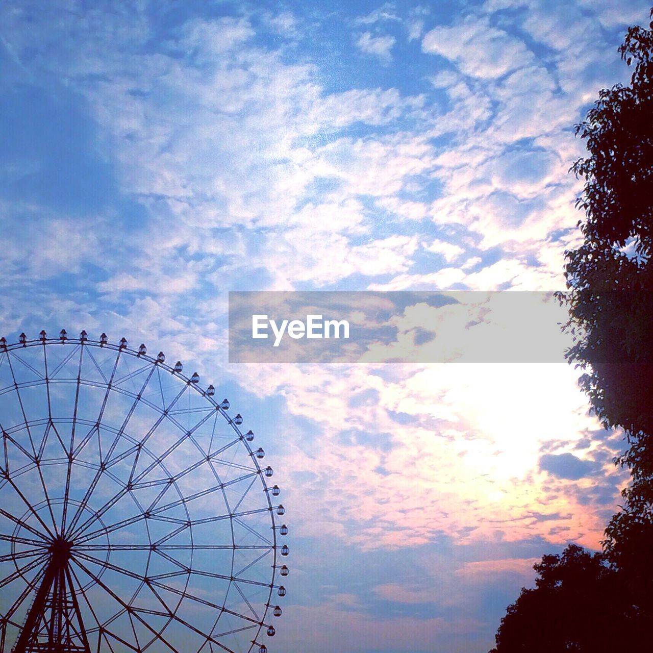 Ferris wheel at dusk