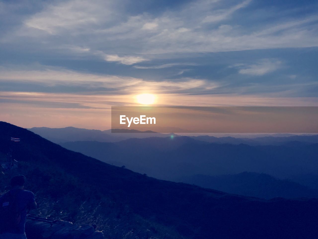 LOW ANGLE VIEW OF MOUNTAINS AGAINST SKY