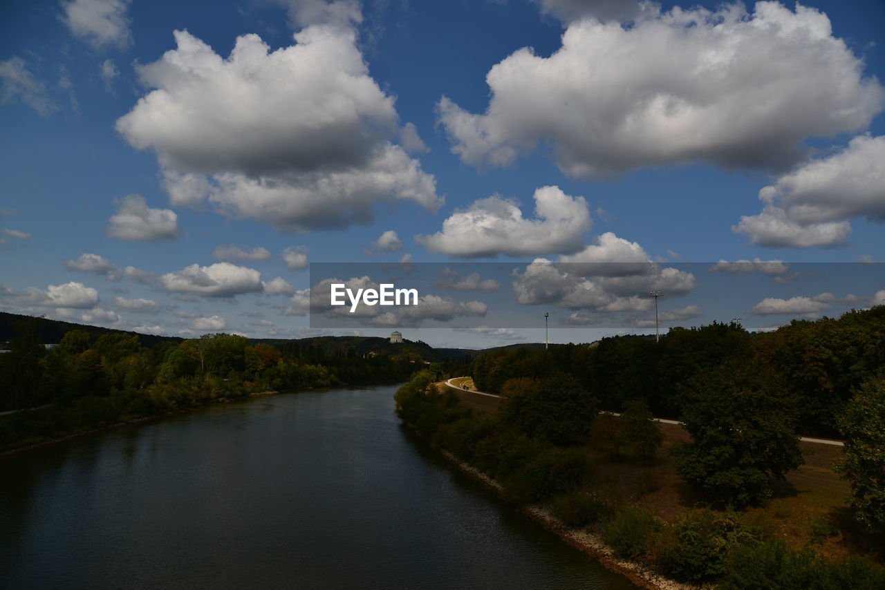 SCENIC VIEW OF LAKE AND TREES AGAINST SKY