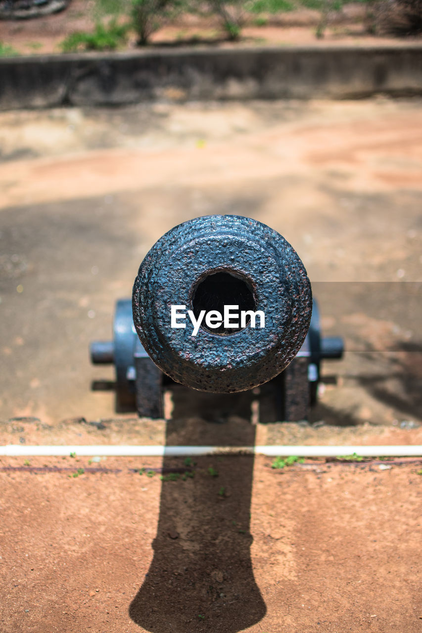 HIGH ANGLE VIEW OF CHAIN AND TIRE ON SUNNY DAY