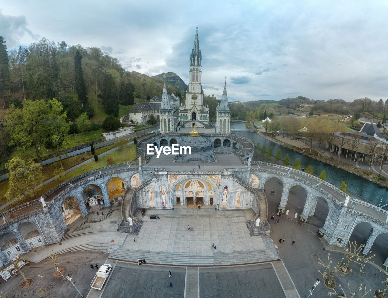 HIGH ANGLE VIEW OF MOSQUE