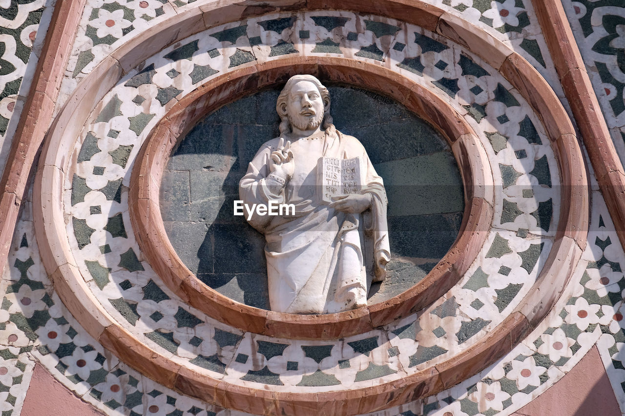 Christ giving a blessing, portal of cattedrale di santa maria del fiore, florence, italy