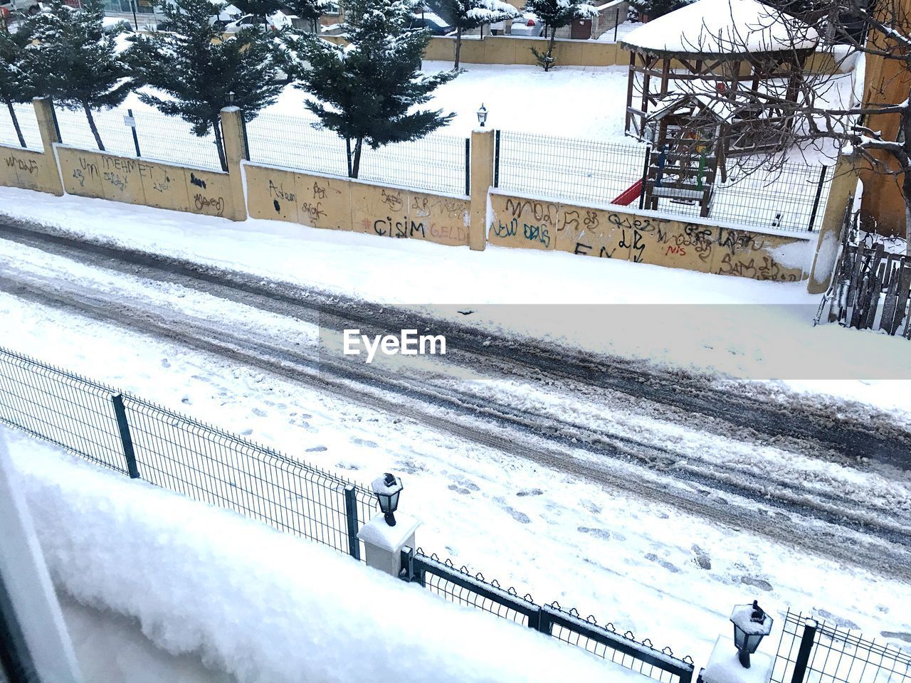 PEOPLE STANDING ON SNOW COVERED LANDSCAPE