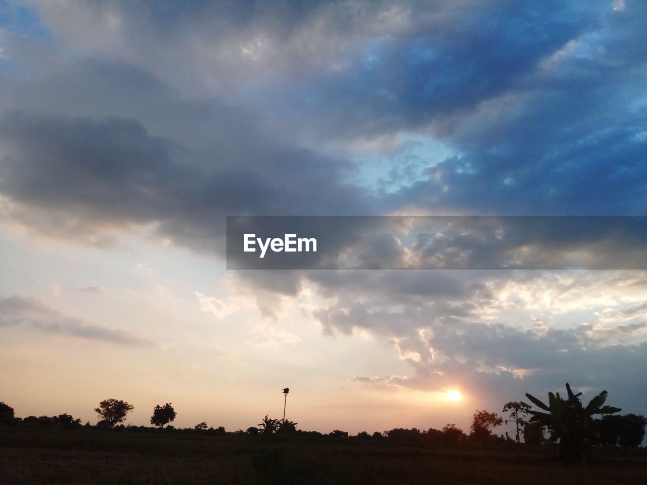 SILHOUETTE LANDSCAPE AGAINST SKY DURING SUNSET