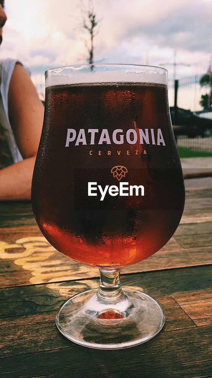 CLOSE-UP OF BEER ON TABLE