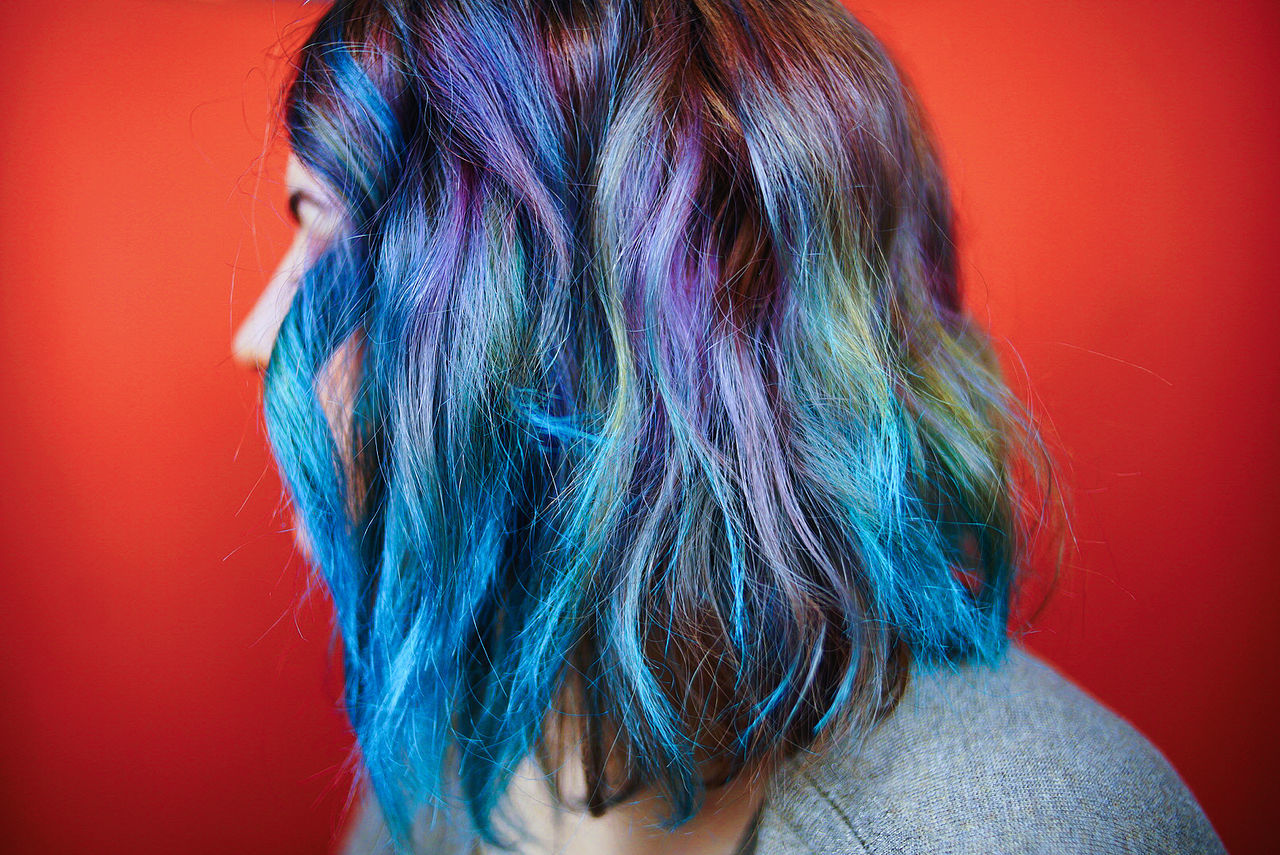 CLOSE-UP OF MULTI COLORED HAIR