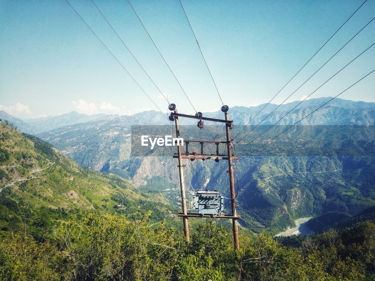 OVERHEAD CABLE CAR OVER MOUNTAINS