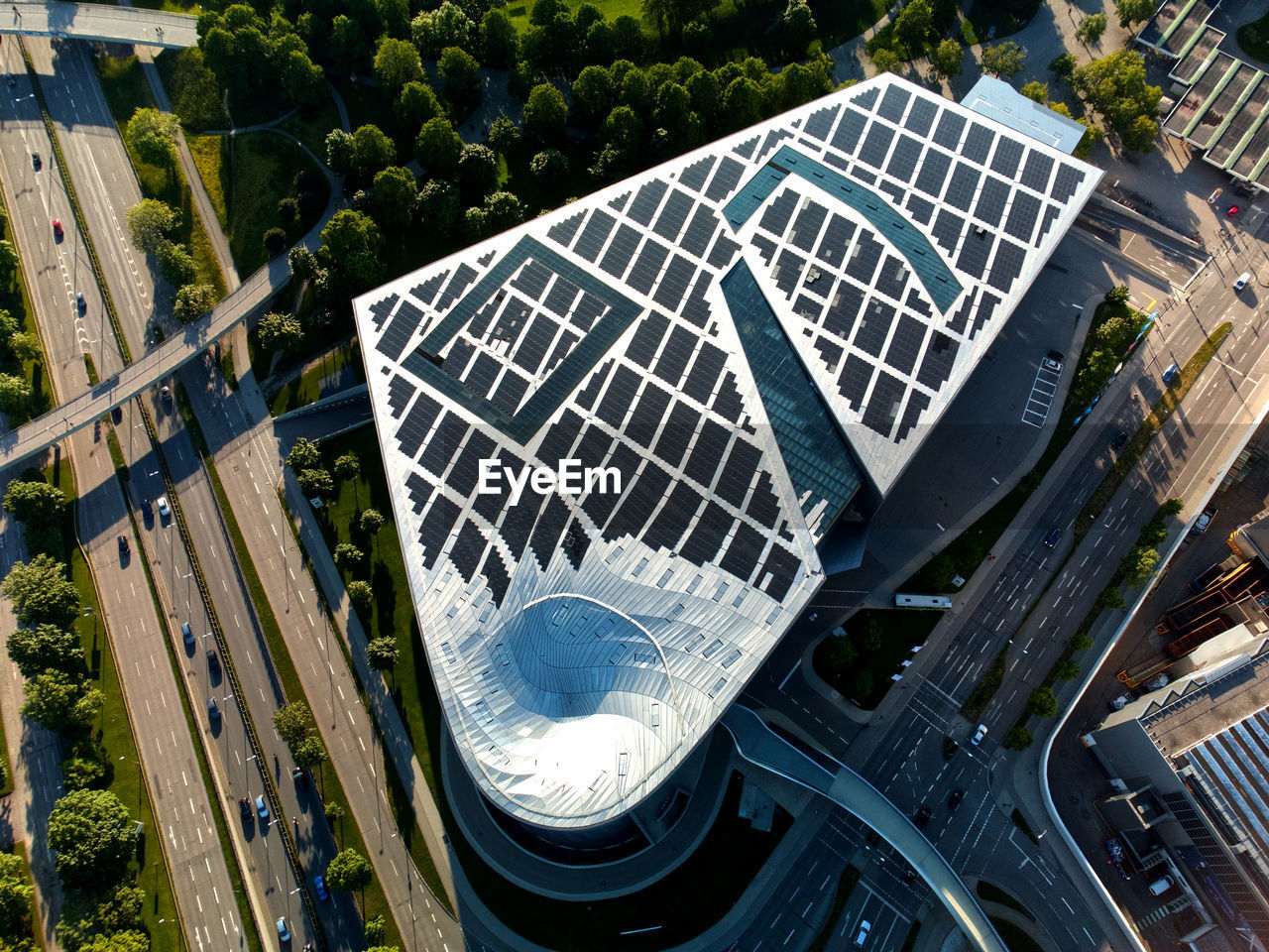 HIGH ANGLE VIEW OF PLANTS AND CARS ON CITY