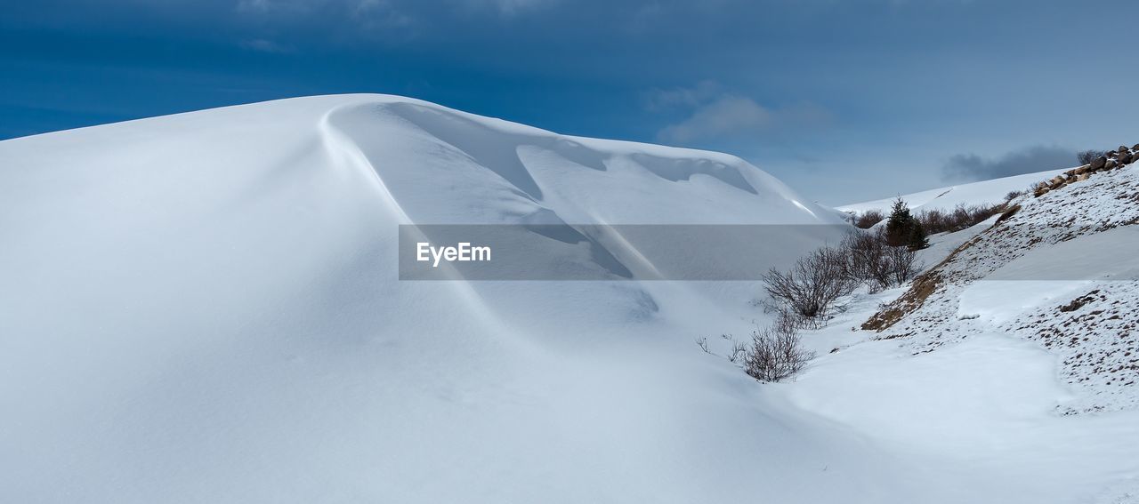 SNOWCAPPED MOUNTAINS AGAINST SKY